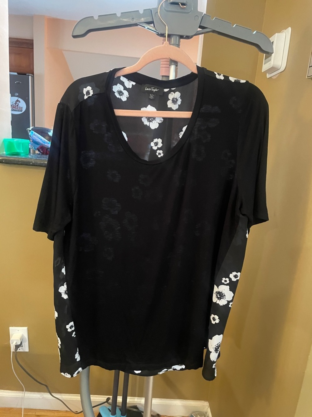 Lord & Taylor Black Scoop Neck Tee Blouse with White Floral Back, Sz XL